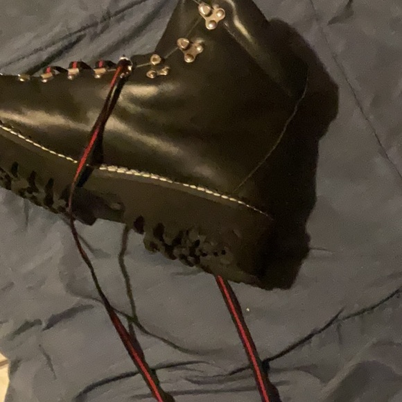 Gucci boot good condition but the bottom soul has chew marks negation accepted - Picture 1 of 5